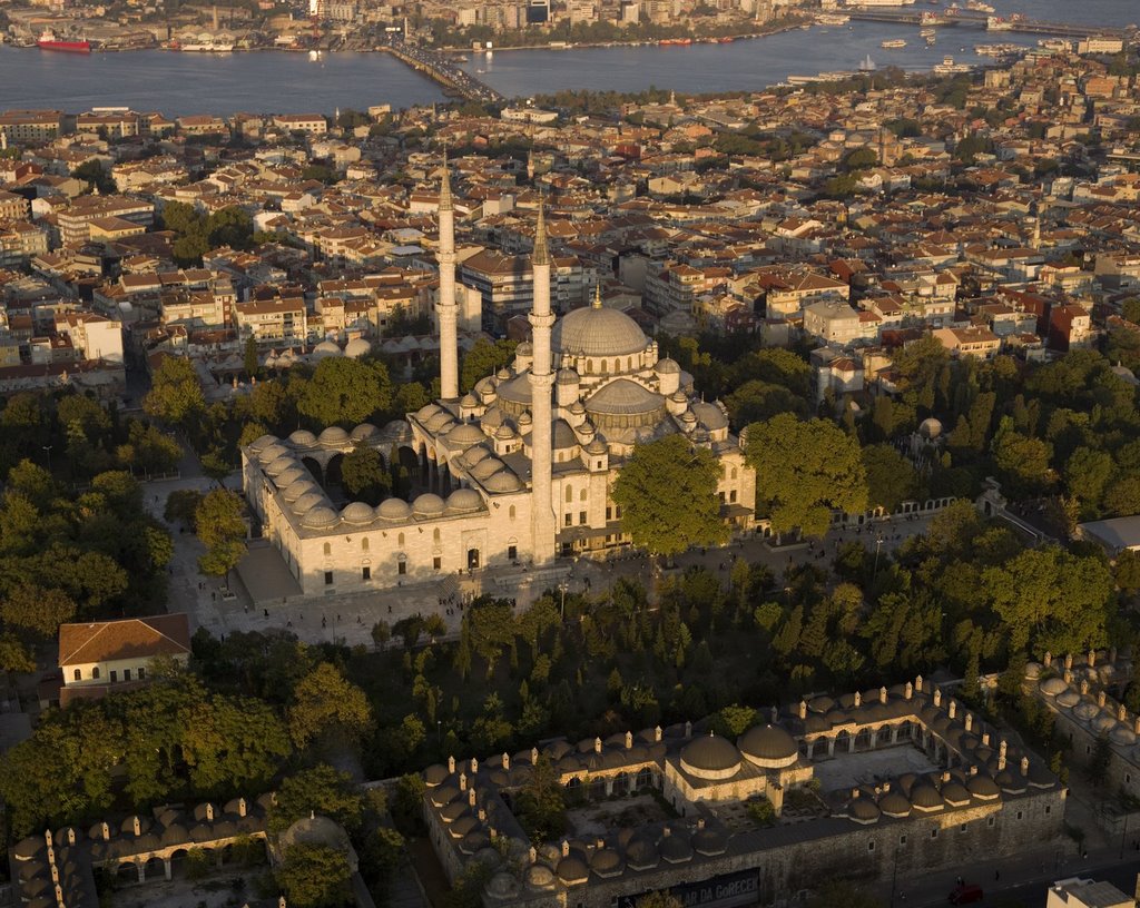 Bandırma İstanbul Camiler turu günübirlik olarak Bandırma Eldestino Turizm tarafından düzenlenmektedir. Bandırma