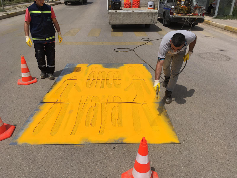Bandırma Belediyesi trafikte yaya önceliği bilincinin oluşturulması için çalışmalarına devam