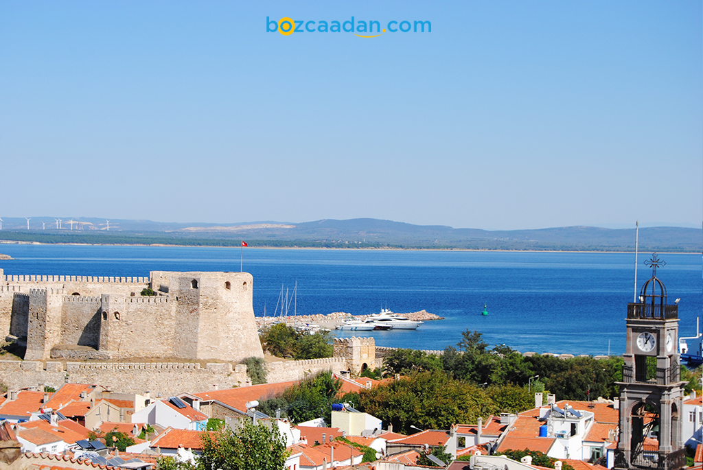 Bozcaada; Çanakkale iline bağlıdır. Büyüklük olarak Türkiye’nin Ege Denizi'nde Gökçeada'dan