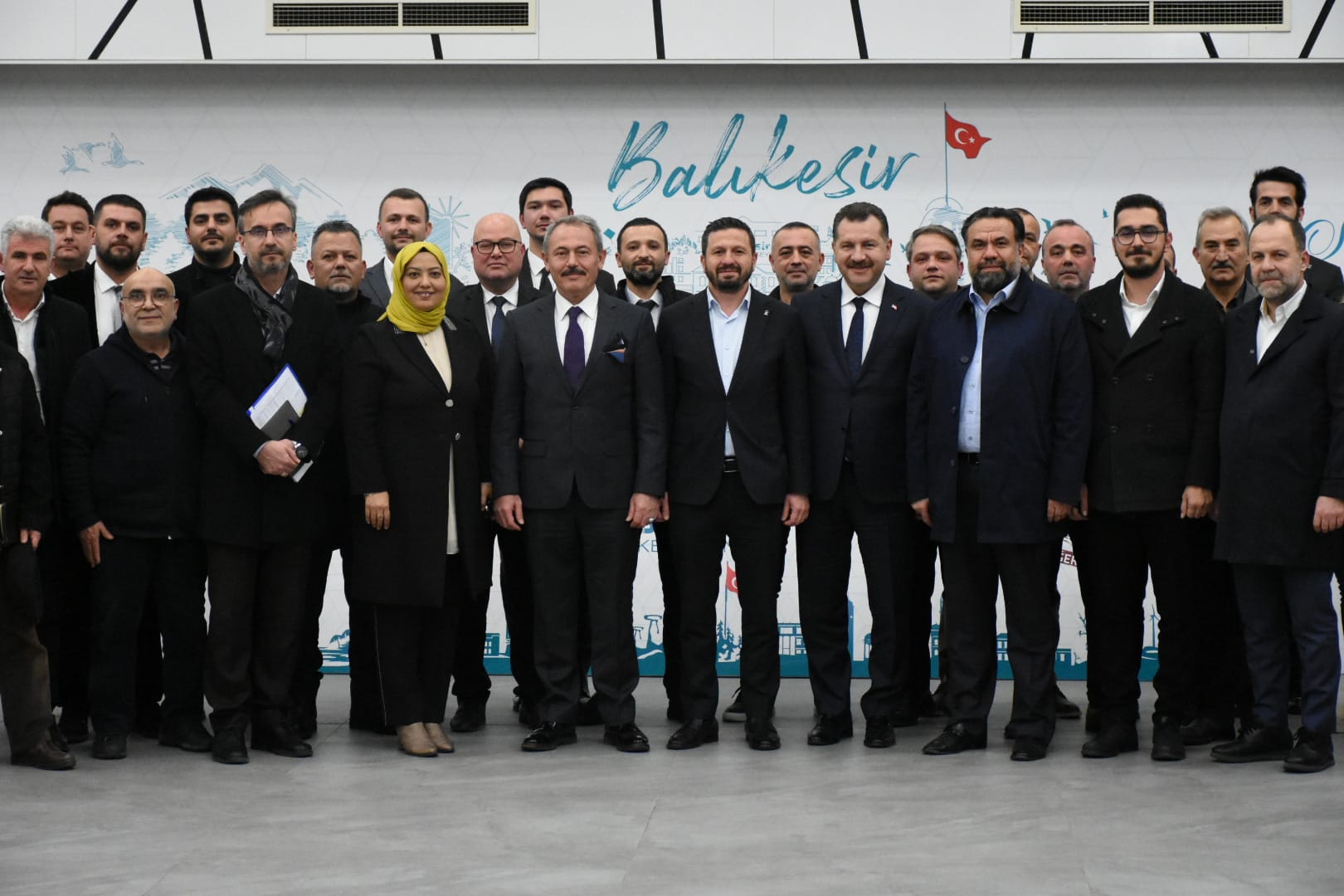 Aday belirlemede temayül yoklaması, anketler ve geçmiş seçim sonuçlarını bir