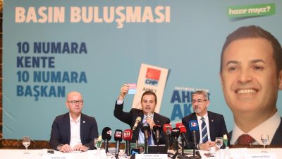 Balıkesir Büyükşehir Belediye Başkan Adayı Ahmet Akın, ev sahipliği yaptığı