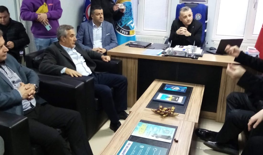 Türkiye’nin en genç Büyükşehir Belediye Başkanı Yücel Yılmaz, gençler için