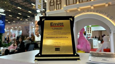 Başarılı çalışmaları, yaptığı hizmetler ve katıldığı etkinliklerle adından sık sık