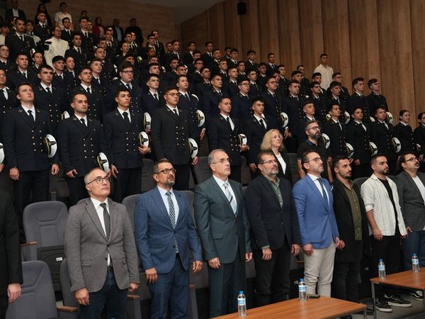 Deniz Ulaştırma İşletme Mühendisliği ve Gemi Makineleri İşletme Mühendisliği öğrencileri,