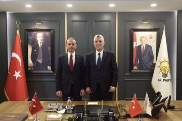 AK Parti heyeti, Adana ilini ziyaret ederek İl Başkanlığı’na önemli