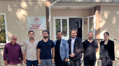 Topağaç Güzelleştirme ve Dayanışma Derneği Başkanı Okan Yalçın, dernek ekibi