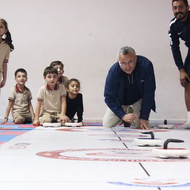Susurluk Belediyesi, çocukların sporla olan bağlarını güçlendirmek amacıyla okullarda turnuvalar