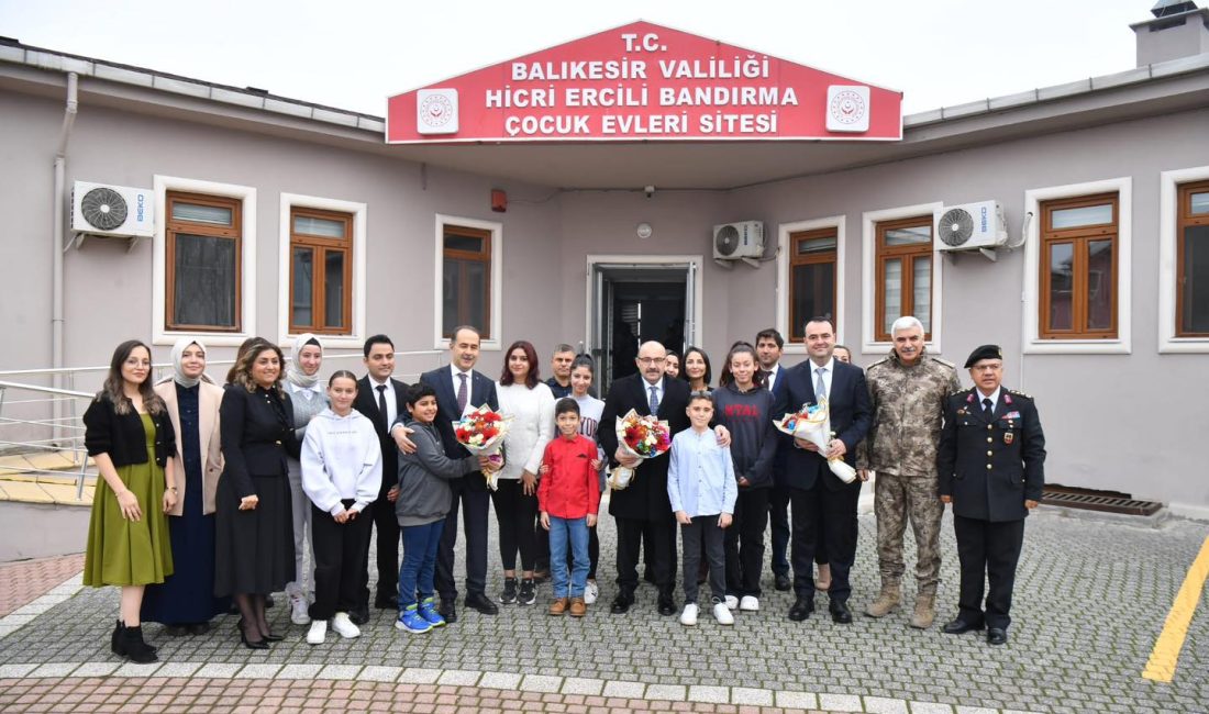 Vali İsmail Ustaoğlu, Bandırma Çocuk Evleri Sitesi’nde Çocuklarla Bir Araya Geldi Balıkesir Valisi İsmail Ustaoğlu, Bandırma Hicri Ercili Çocuk Evleri Sitesi’ni