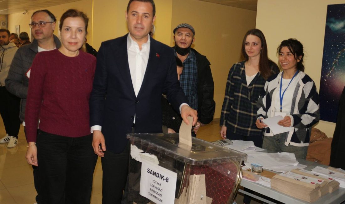 CHP’de Oy Kullanımı Tamamlandı, Sonuçlar Geliyor Cumhuriyet Halk Partisi (CHP)