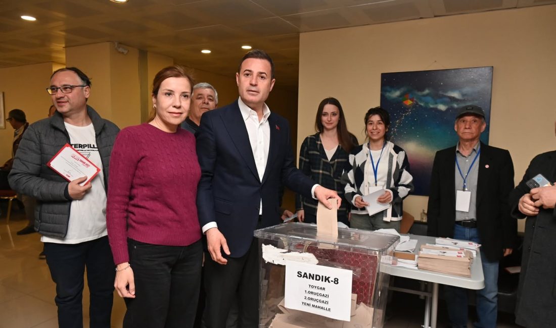 Balıkesir’de Oy Kullanımı Gerçekleşti Balıkesir Büyükşehir Belediye Başkanı Ahmet Akın,