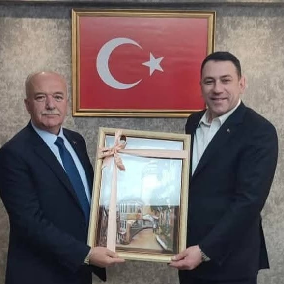 Dursunbey Belediye Başkanı Ramazan Bahçavan, yeni büro açan Büyükşehir Belediyesi