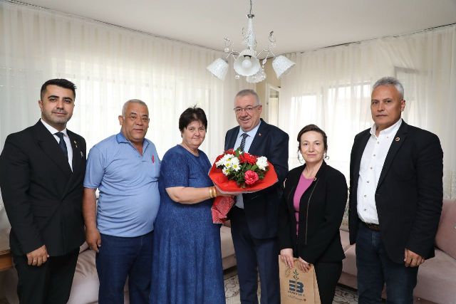 Balıkesir’de Duyarlılık Örneği: Edremit Belediye Başkanı Mehmet Ertaş Şehit Aileleriyle