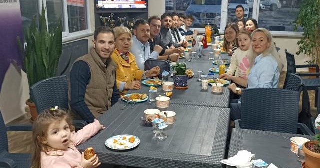 Bandırma’da Dayanışma İftarı Balıkesir‘in Bandırma ilçesinde faaliyet gösteren 17 Eylül