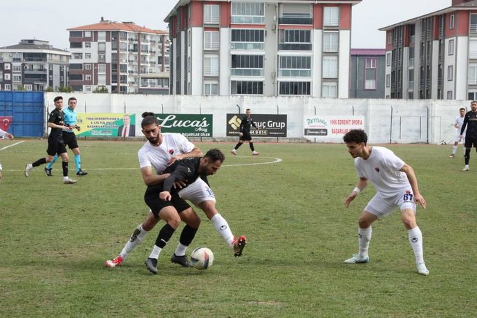 Balıkesir’in futbol kulübü Edremitspor, 3. Lig’e yükselme hedefine emin adımlarla