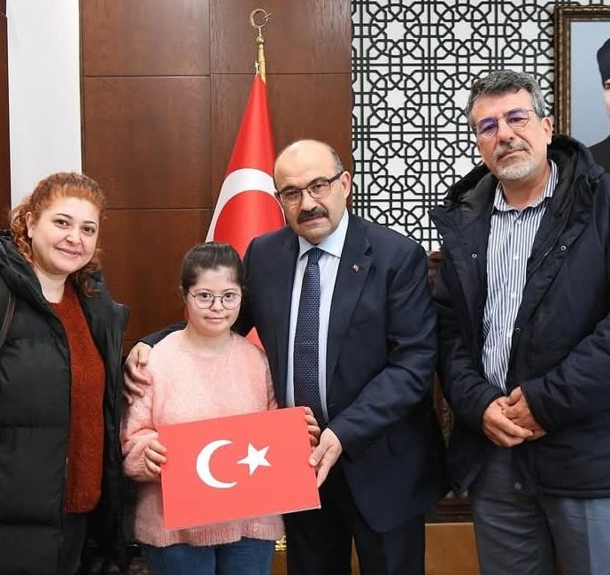 Balıkesir’de Halkla İç İçe Bir Vali Balıkesir Valisi İsmail Ustaoğlu,