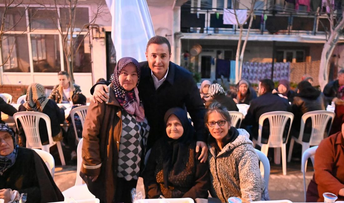 Balıkesir’de Ramazan Dayanışması Balıkesir Büyükşehir Belediye Başkanı Ahmet Akın, Karesi