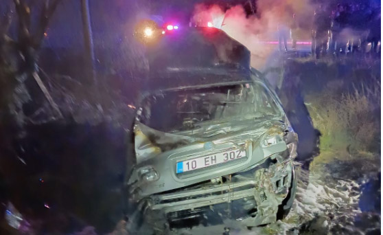 Balıkesir’de Alevli Kaza Balıkesir’in Karesi ilçesinde meydana gelen trafik kazasında