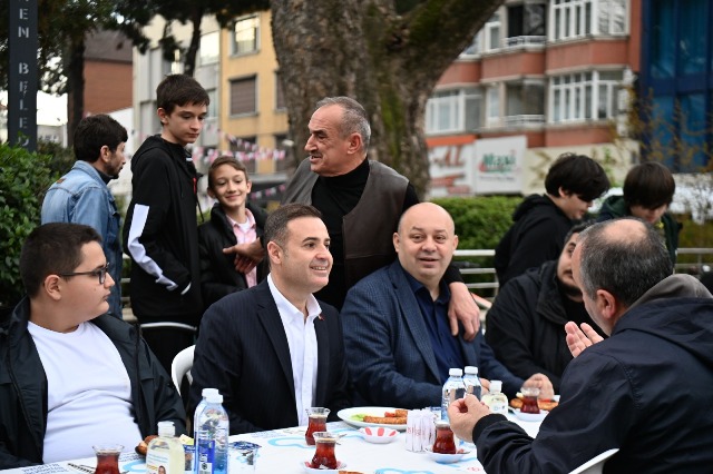 Ramazan Bayramı’nda Gönen’de Buluşma Balıkesir’in Gönen ilçesinde, Ramazan Bayramı coşkusu