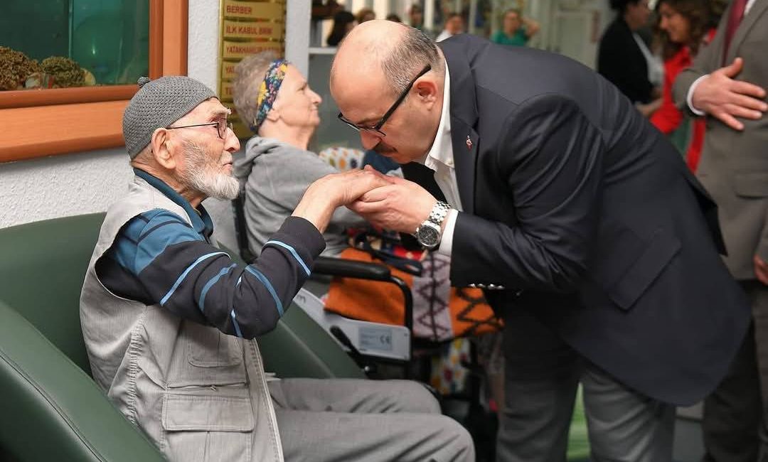 Vali Ustaoğlu Huzurevi Yaşlı Bakım ve Rehabilitasyon Merkezi’ni Ziyaret Etti
