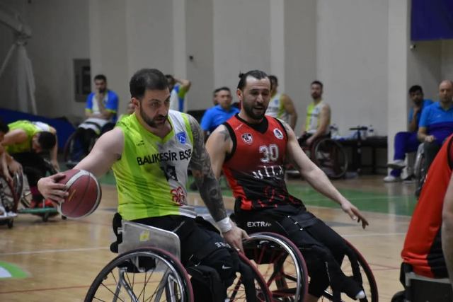 CHP Balıkesir İl Başkanı Erden Köybaşı, Balıkesir’de düzenlenen spor etkinliğinde
