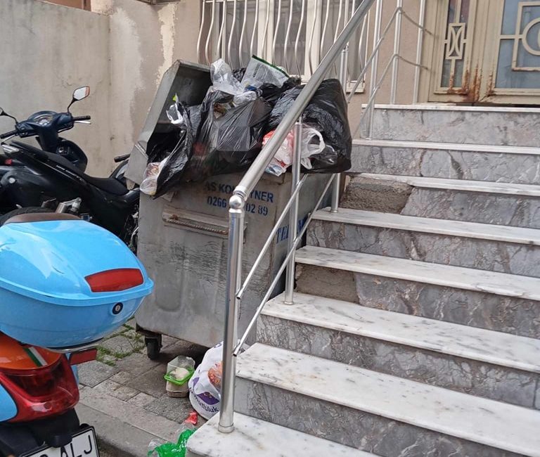 Balıkesir Altıeylül’de Çöp Sorunu Balıkesir’in Altıeylül ilçesi Dinkciler Mahallesi 7025