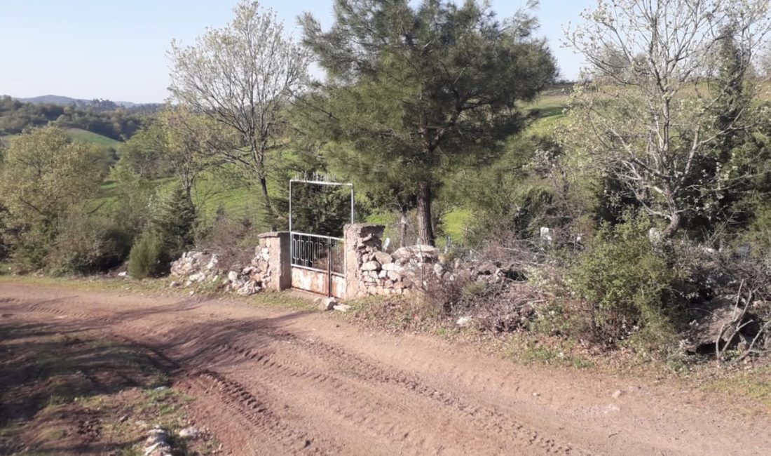 Dursunbey’de Kılca Köyü Mezarlığı Yeniden Düzenleniyor Balıkesir’in Dursunbey ilçesine bağlı