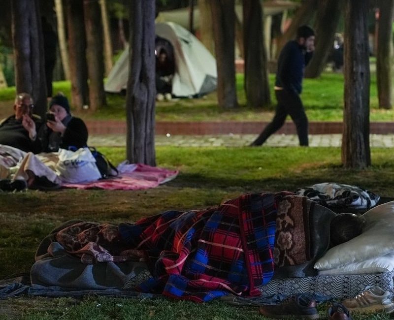 İstanbul Sokaklarında Artan Evsizlik İstanbul sokakları, soğuk hava ve ekonomik