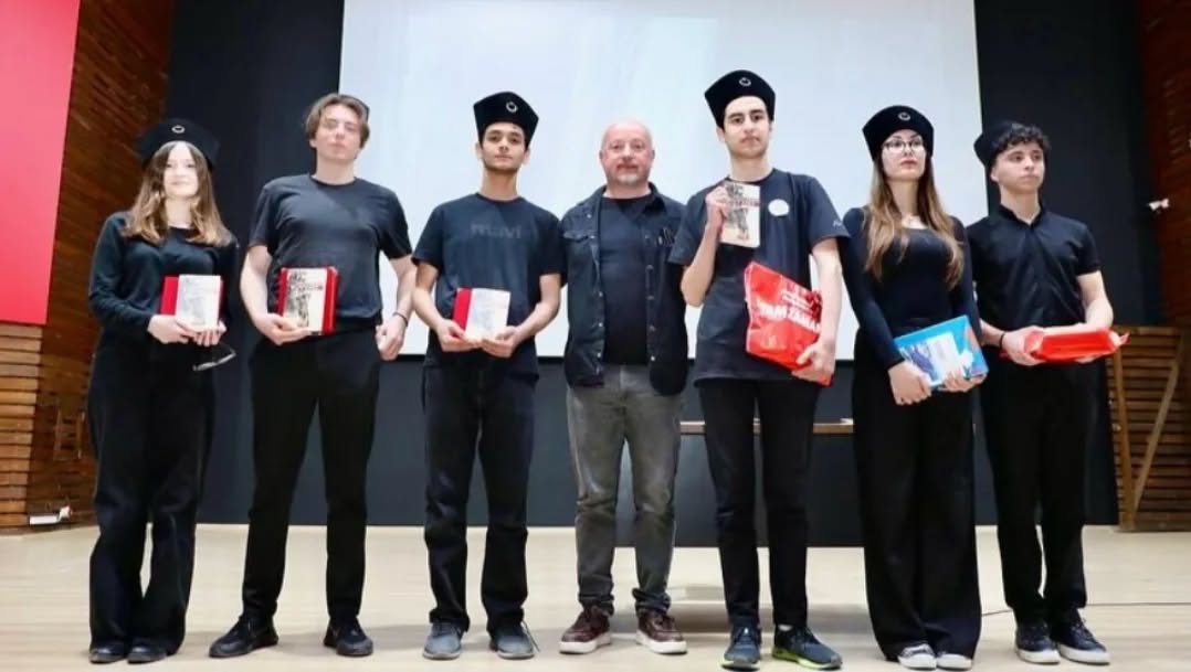 Edremit’te Edebiyatseverler Bir Araya Geldi Balıkesir’in Edremit ilçesinde, İlçe Milli