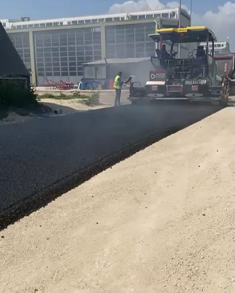 Sanayi Sitesi’nde Yol Çalışmaları Sürerken Vatandaşlar Rahat Bir Nefes Alıyor