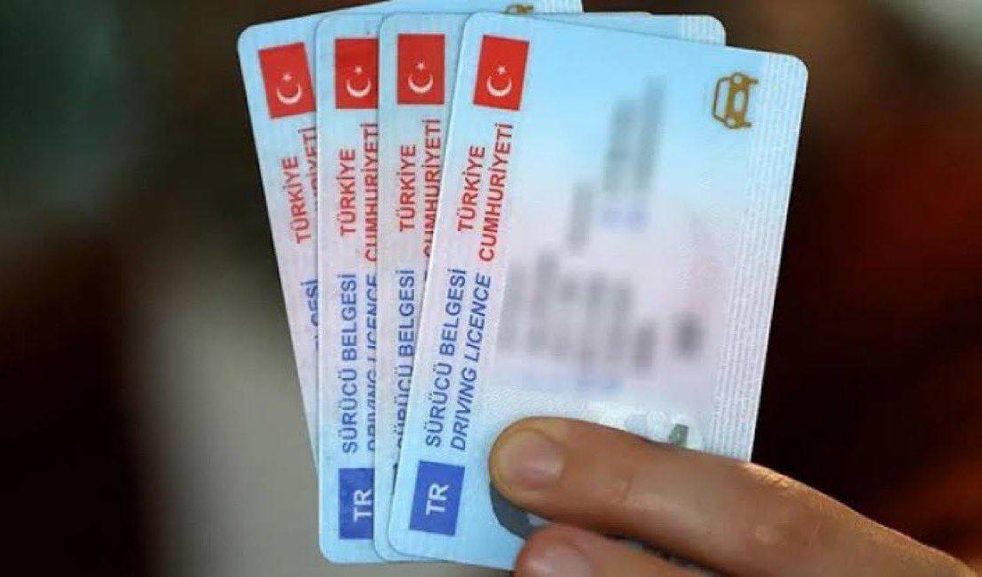 Trafikte Cezalı Sürücülere Geçici Kapatan Karar: Ehliyetler Geri Alındı Türkiye