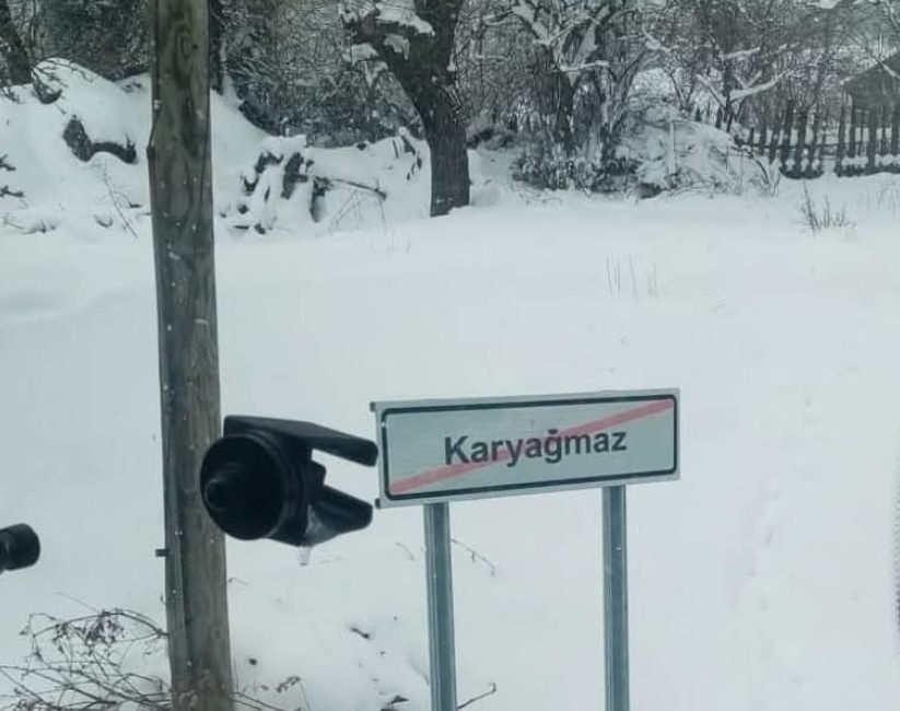 Balıkesir’de Beklenmedik Kar Yağışı Balıkesir‘de hava sıcaklıkları mevsim normallerinin altına