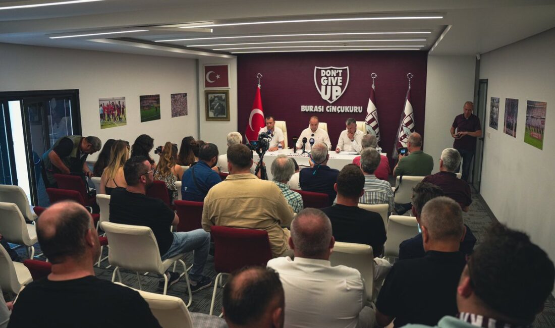 Bandırmaspor, Onur Göçmez Tesislerinde basın mensuplarıyla bir araya geldi. Toplantıda,