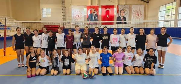 Erdek’te yaz spor okulları, gençlerin yoğun ilgisiyle başladı. Erdek Doğuş