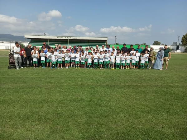 Gönen Belediyespor, yaz okulu kapsamında futbol branşında eğitim gören öğrencilere