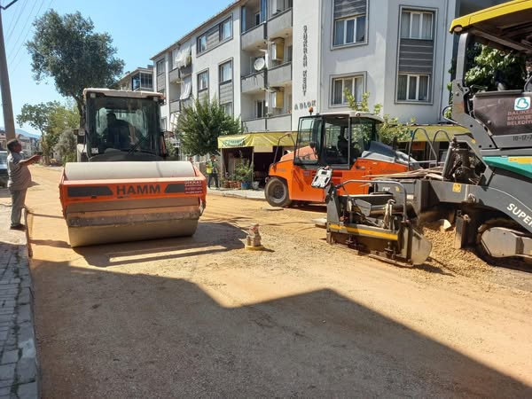 Gönen’de Mehmet Efendi Caddesi’nde Altyapı Yenileme Çalışmaları Devam Ediyor Gönen’de