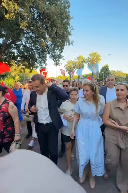 Balıkesir’de Aromaterapi Festivali kapsamında bir kortej yürüyüşü düzenlendi. Balıkesir Büyükşehir