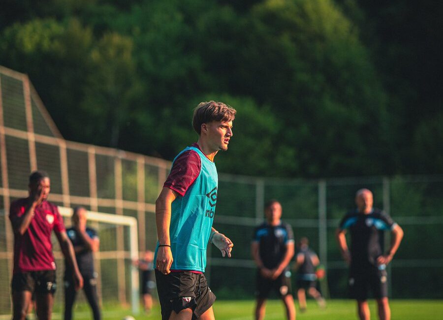Bandırmaspor, Bolu’daki kamp çalışmalarına bu akşam yapılan antrenmanla start verdi.