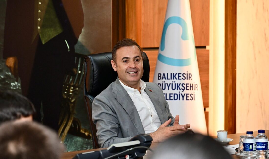 Balıkesir Büyükşehir Belediye Başkanı Ahmet Akın, Yükseköğretim Kurumları Sınavı’nda (YKS)
