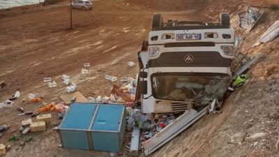 Bandırma’dan Erdek istikametine seyir halinde olan bir market kamyonu, sabah