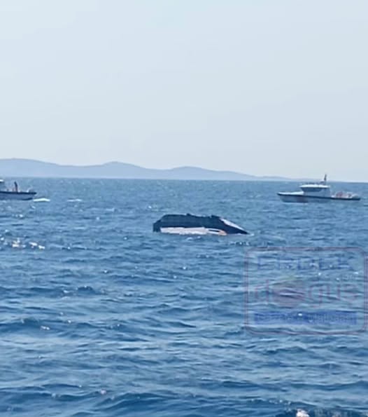 Marmara Denizi’nde, Asmalı ve Topaç Mahalleleri arasında, parçalanmış bir tekne