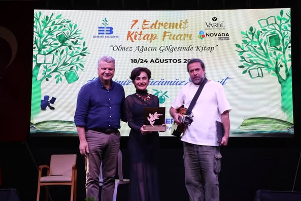 Edremit’te düzenlenen kitap fuarı, sanat, tarih, ekonomi ve umut temalarıyla