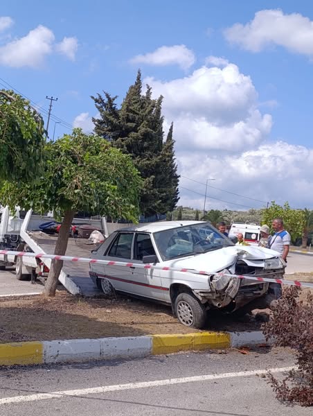 Erdek’te Trafik Kazası: Sürücü Ağaca Çarparak Durdu Balıkesir’in Erdek ilçesinde,