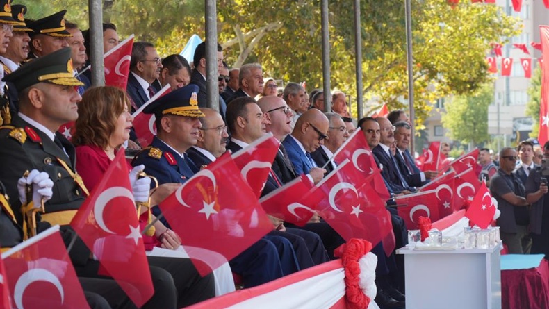 Balıkesir, 30 Ağustos Zafer Bayramı’nı görkemli bir coşkuyla karşıladı. Atatürk
