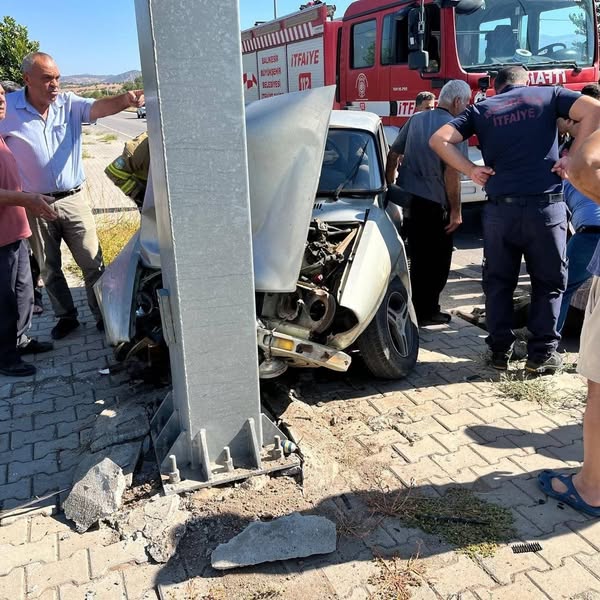 Sındırgı’da iki otomobilin karıştığı trafik kazasında 1 kişi yaralandı. Kaza,