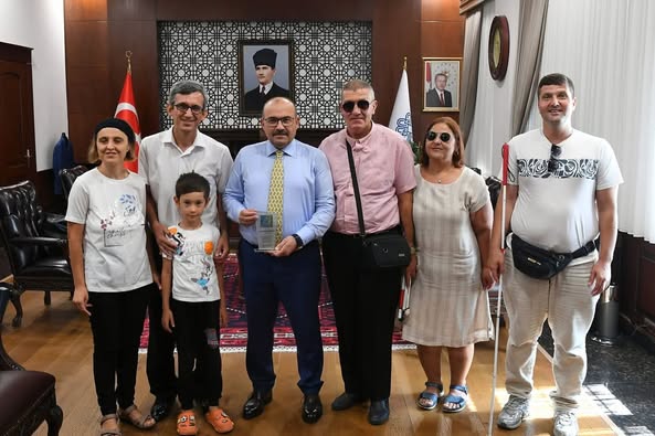 Balıkesir Valisi İsmail Ustaoğlu, Altı Nokta Körler Derneği Balıkesir Şube