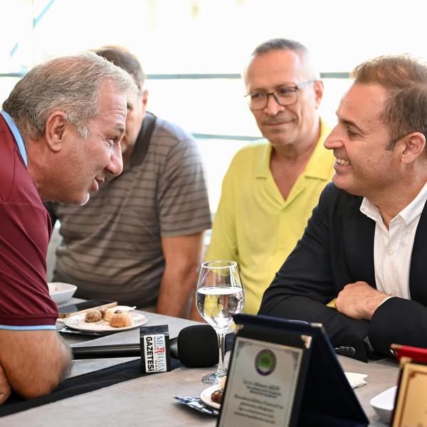 Balıkesir Büyükşehir Belediye Başkanı Ahmet Akın, Karadenizliler Derneği’ni ziyaret ederek