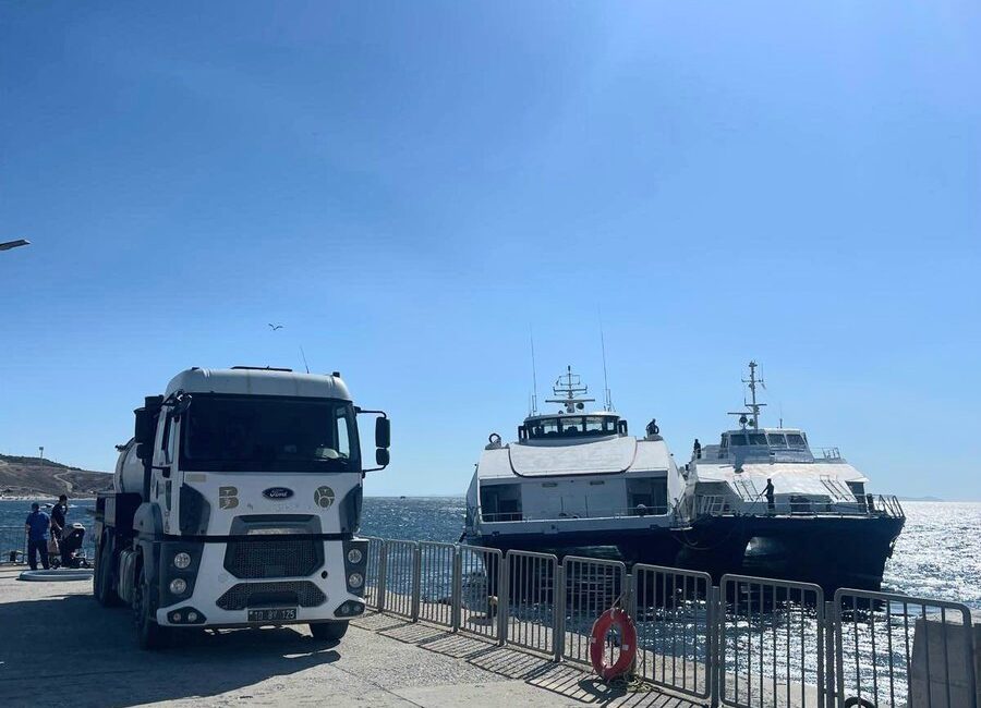 Balıkesir’in Yenikapı ile Avşa arasında sefer yapan İDO deniz otobüsü,