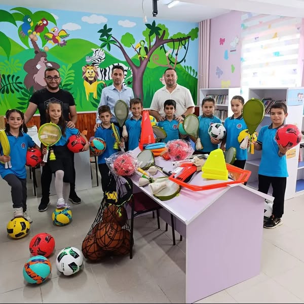 Gönen Karşıyaka 100 İlkokulu’na Spor Malzemesi Yardımı Gönen Karşıyaka 100