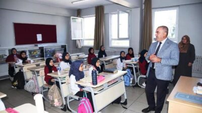 Bandırma’da eğitim kurumlarını ziyaret eden Milli Eğitim Bakan Yardımcısı Murat