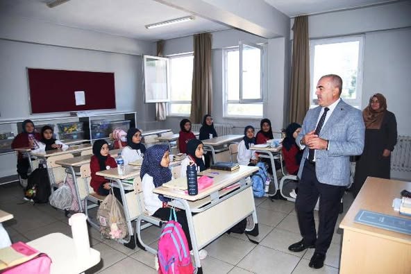 Bandırma’da eğitim kurumlarını ziyaret eden Milli Eğitim Bakan Yardımcısı Murat